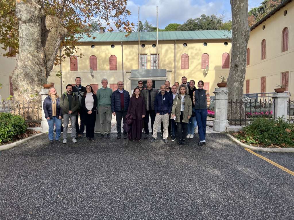 A group picture of researchers from Shoreline, OGS, ARPA Friuli Venezia-Giulia and the Turkish delegation. There are 17 people smiling at the camera and standing in front of the yellow building of the old stables of the Miramare castle in Trieste.
